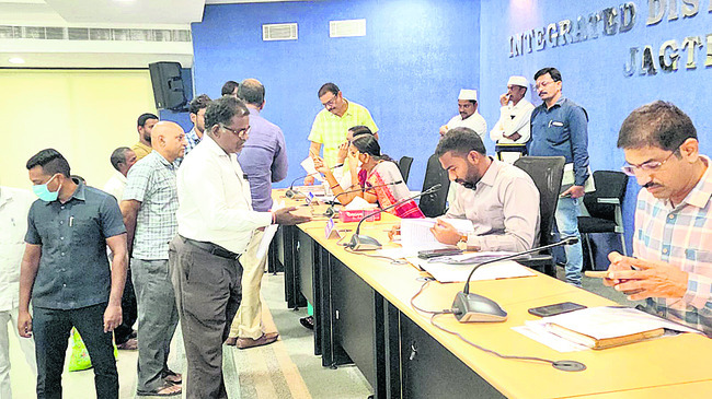 ప్రజావాణికి 41 దరఖాస్తులు3