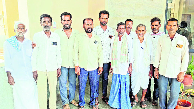 నడవలేరు.. కూర్చోలేరు..1