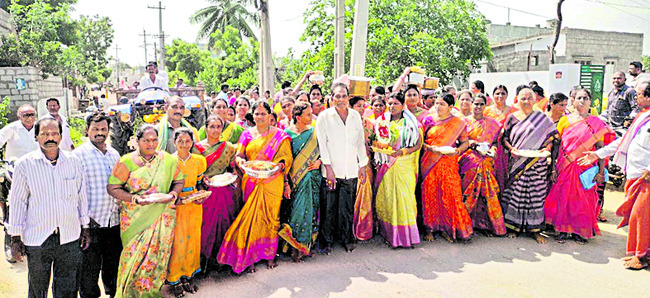 నిత్యాన్నదానానికి పలువురి విరాళాలు3
