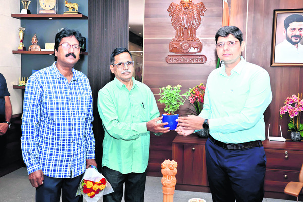 ‘క్రమశిక్షణతో విధులు నిర్వహించాలి’ 
1