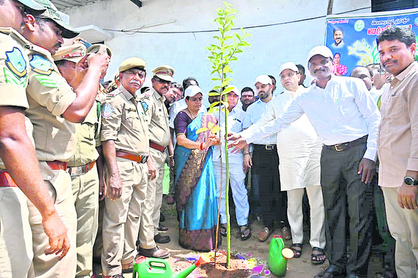 కోటి మందిని కోటీశ్వరులను చేస్తాం1