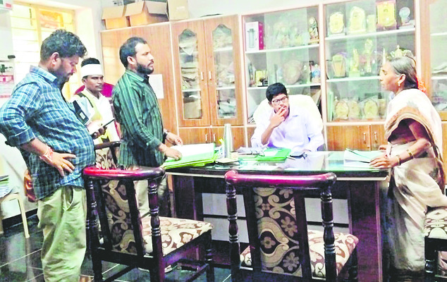 బడిలో అవినీతి బాగోతం 1