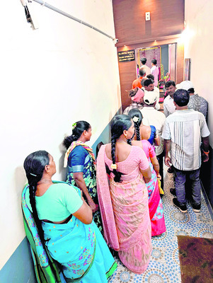 వినతులిచ్చాం.. పరిష్కరించండి1