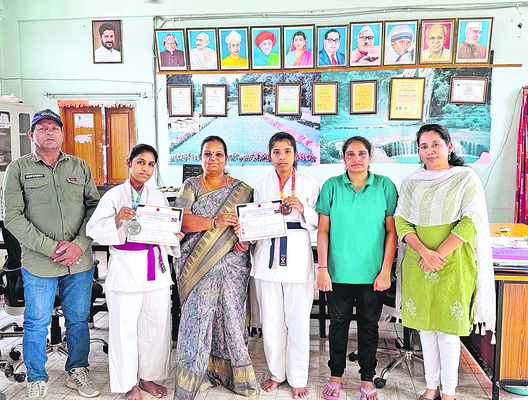 ముఖ్యమంత్రికి ఘన స్వాగతం
3