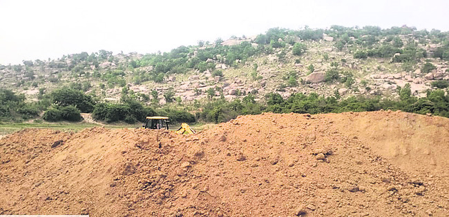 ఉపాఽధిలో ‘తమ్ముళ్ల’ దోపిడీ! 2