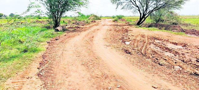 రైతులు రోడ్డేశారు! 1