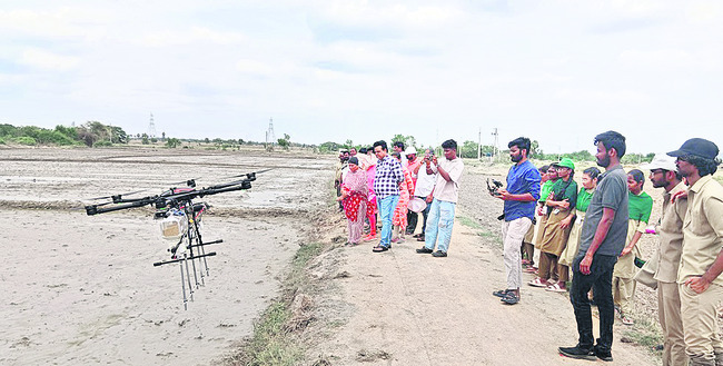 యంత్రాల సాయంతో అధిక దిగుబడులు సాధ్యం1