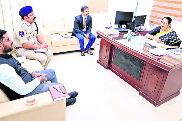 కాటేసిన కరువు! 1