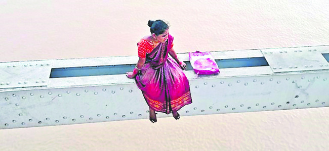 కుమార్తె కోసం తల్లిడిల్లి.. 1