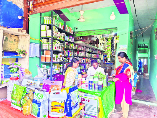 యూరియా బస్తాల సీజ్1