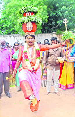 అట్టహాసంగా బోనాల పండుగ1