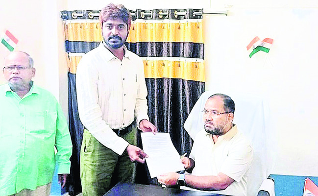 పెద్దగెడ్డలో పూడిక తీత పనులు1
