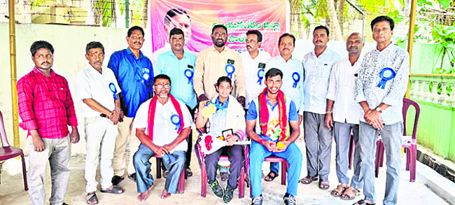 క్రీడాకారిణి భవానీకి జేసీ అభినందనలు1