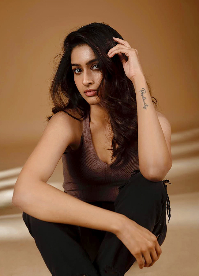 Tollywood Actress Tanya Ravichandran Shares Photo BoyFriend15