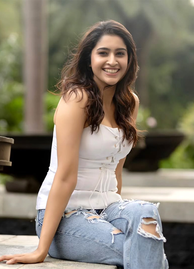 Tollywood Actress Tanya Ravichandran Shares Photo BoyFriend2
