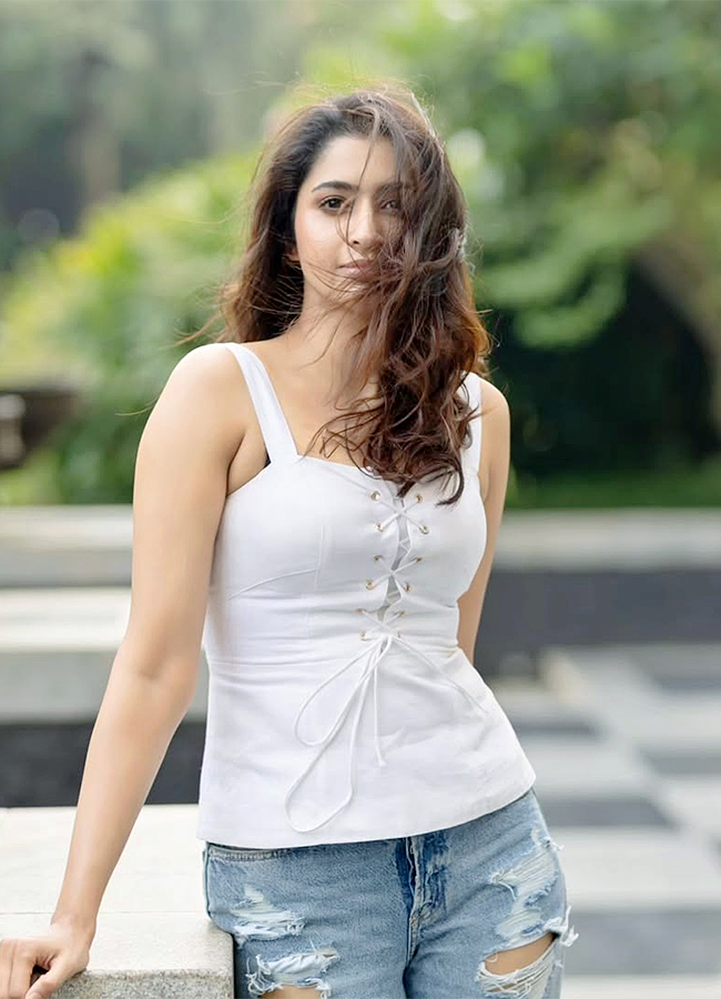 Tollywood Actress Tanya Ravichandran Shares Photo BoyFriend3