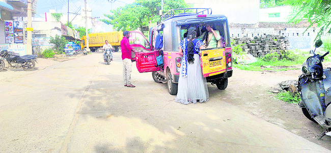 ప్రమాదమని తెలిసినా..1