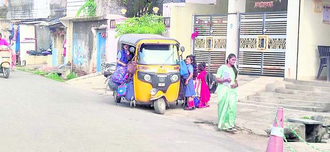 ప్రమాదమని తెలిసినా..3