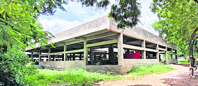 ‘మోడల్‌’కు మోక్షమెప్పుడో?1