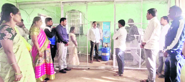 చదువుతోనే  పేదరికం దూరం 
1
