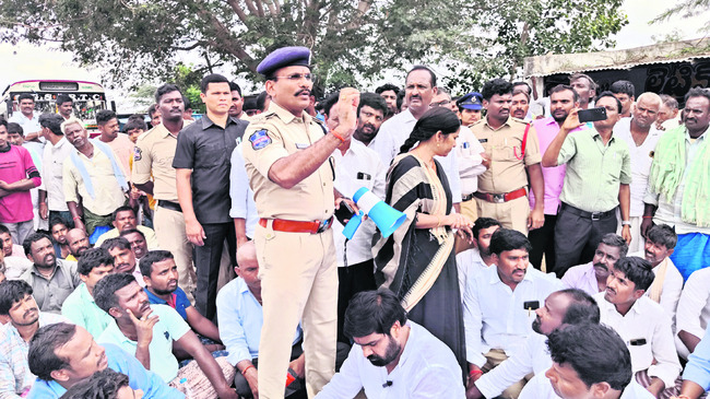 సీడ్‌ పత్తి రైతుల ఆగ్రహం1