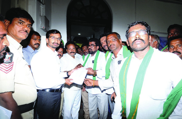 జనావాసాల నడుమ డంపింగ్‌ యార్డా?1