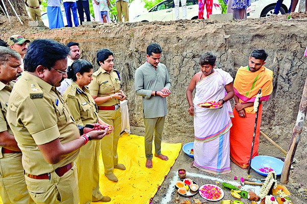 బైక్‌చోదకులపై కొరడా2