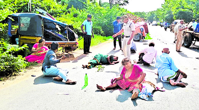 రెండు ఆటోలు ఢీ ఏడుగురికి గాయాలు 1