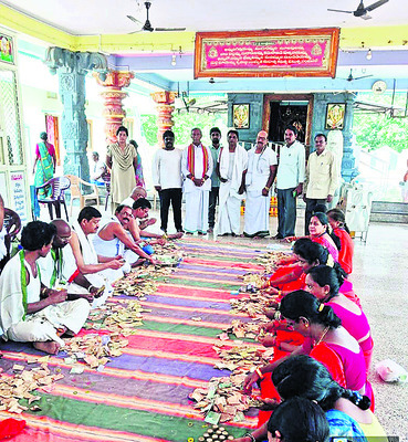 మున్సిపల్‌ కార్మికుల  అర్ధనగ్న ప్రదర్శన 2