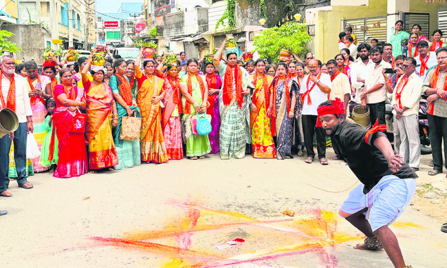 ప్రమాదమని తెలిసినా..4
