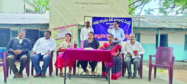 ‘చట్టాలపై అవగాహన  పెంచుకోవాలి’
1