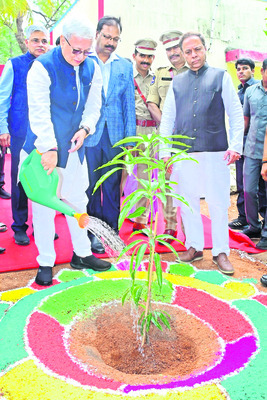 తెయూ విజయాలు ఆదర్శం1