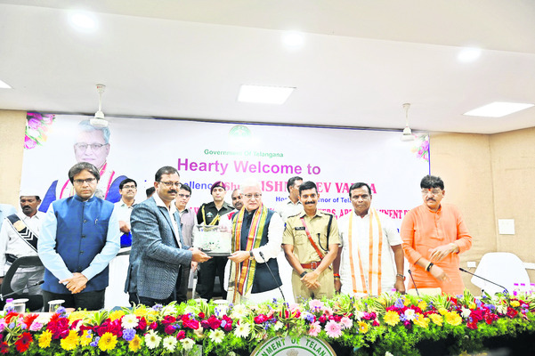 ప్రముఖులతో గవర్నర్‌ ఇష్టాగోష్టి 2