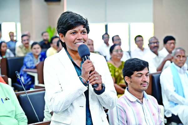 ప్రముఖులతో గవర్నర్ ఇష్టాగోష్టి 3