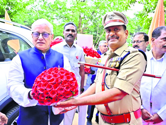 బెటాలియన్ను సందర్శించిన గవర్నర్ 2