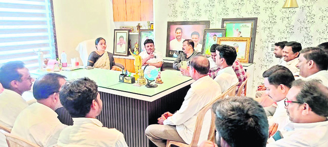 మున్సిపల్‌ కార్మికుల  అర్ధనగ్న ప్రదర్శన 1