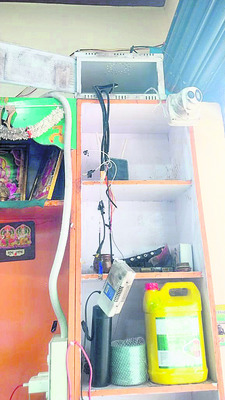 అర్ధరాత్రి దొంగల బీభత్సం1