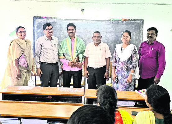 50 శాతం ప్లాంటేషన్‌ పూర్తిచేయాలి1