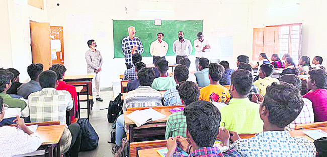 కళాశాలల్లో ప్రవేశాలు పెంచండి
1