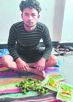 పీచు మిఠాయి.. వెనక గంజాయి! 1