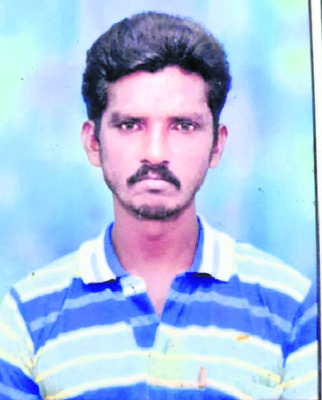 ట్రాక్టర్‌ను ఢీకొన్న వ్యాన్‌.. ఒకరు మృతి 1