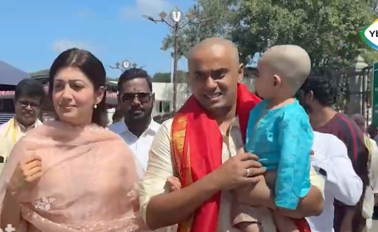 Actress Pranitha Subhash Visited Tirumala Along With Husband And Son Photos2