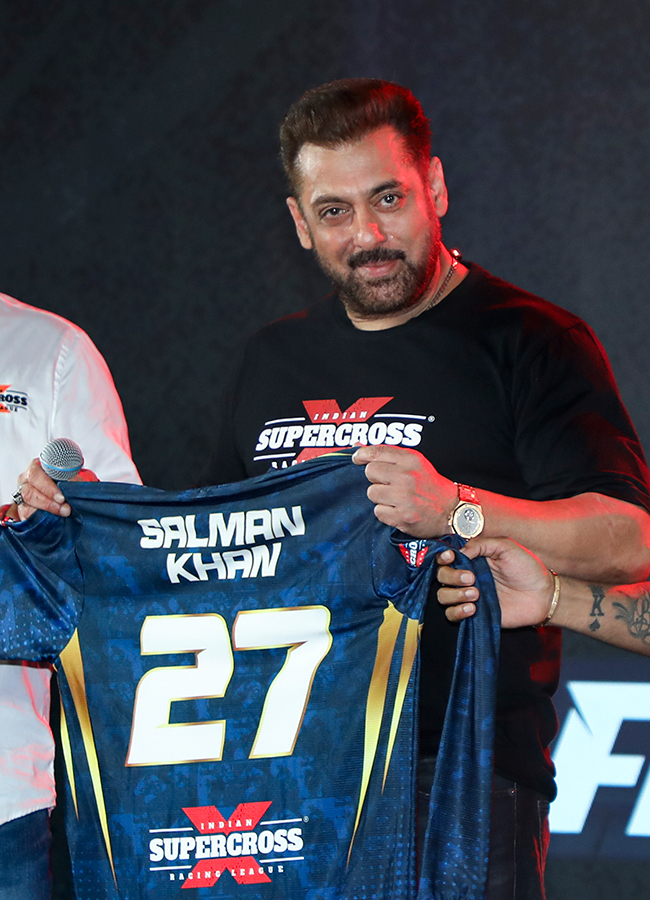 Salman Khan Launch Supercross Racing League Season 2 Trophy9
