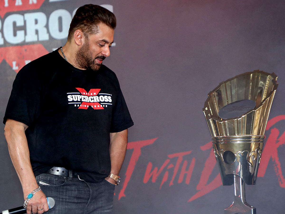 Salman Khan Launch Supercross Racing League Season 2 Trophy2