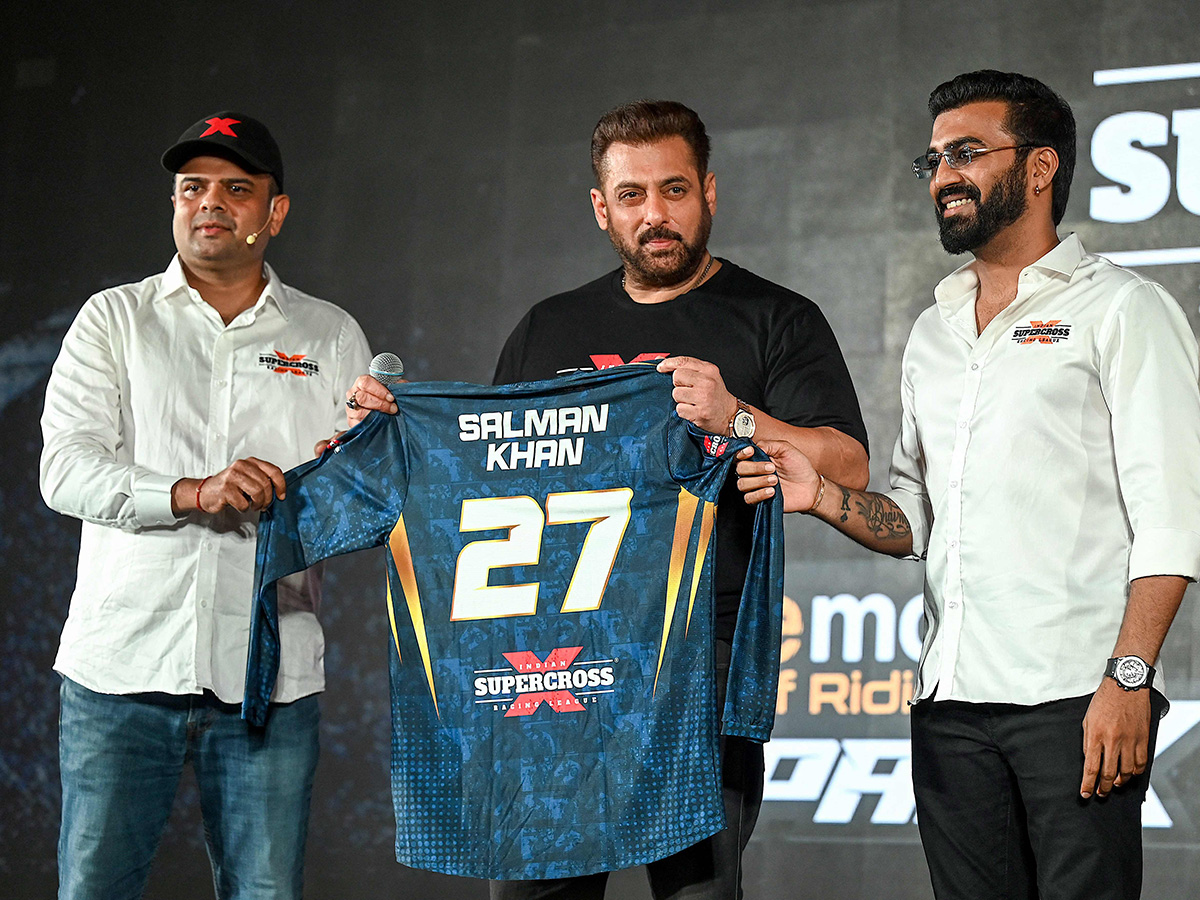 Salman Khan Launch Supercross Racing League Season 2 Trophy8
