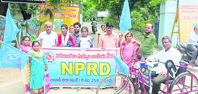 ఐటీడీఏ పీవోను తొలగించాలని ధర్నా1