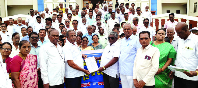 విద్యుత్ కోత నిరసిస్తూ ఆందోళన 1