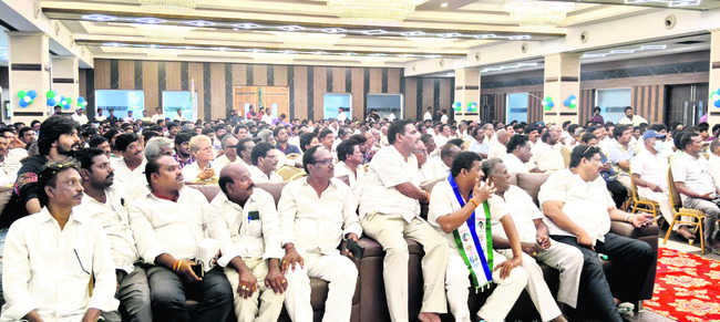 బాబు సర్కారు వంచనను ఎండగట్టాలి 1