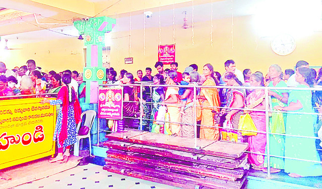 మరిడమ్మ దర్శనానికి భారీగా భక్తులు 1