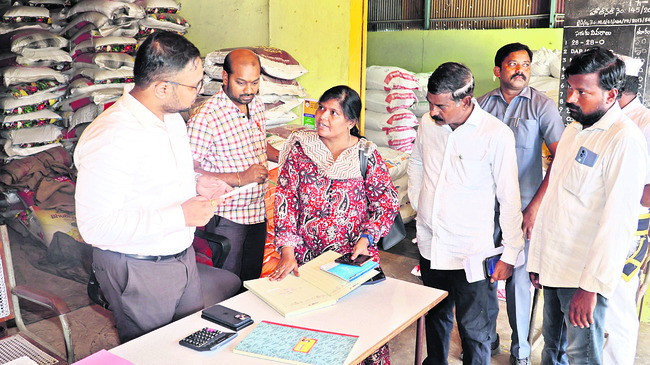 ఎరువుల కృత్రిమ కొరత సృష్టించొద్దు1